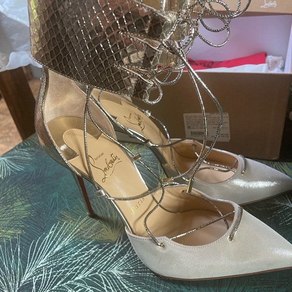 SOLD …..Brand New Corsankle 100 lace up Gold Pump - Picture 5 of 8